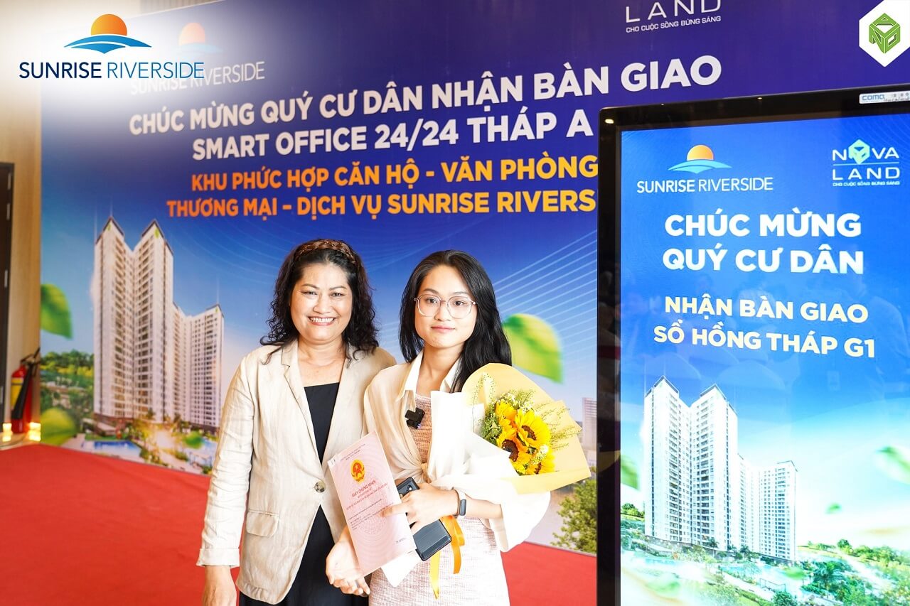 hình cư dân Sunrise Riverside nhận sổ hồng