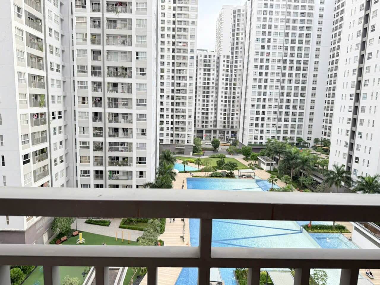 Cho thuê 3 Phòng ngủ view hồ bơi Sunrise Riverside